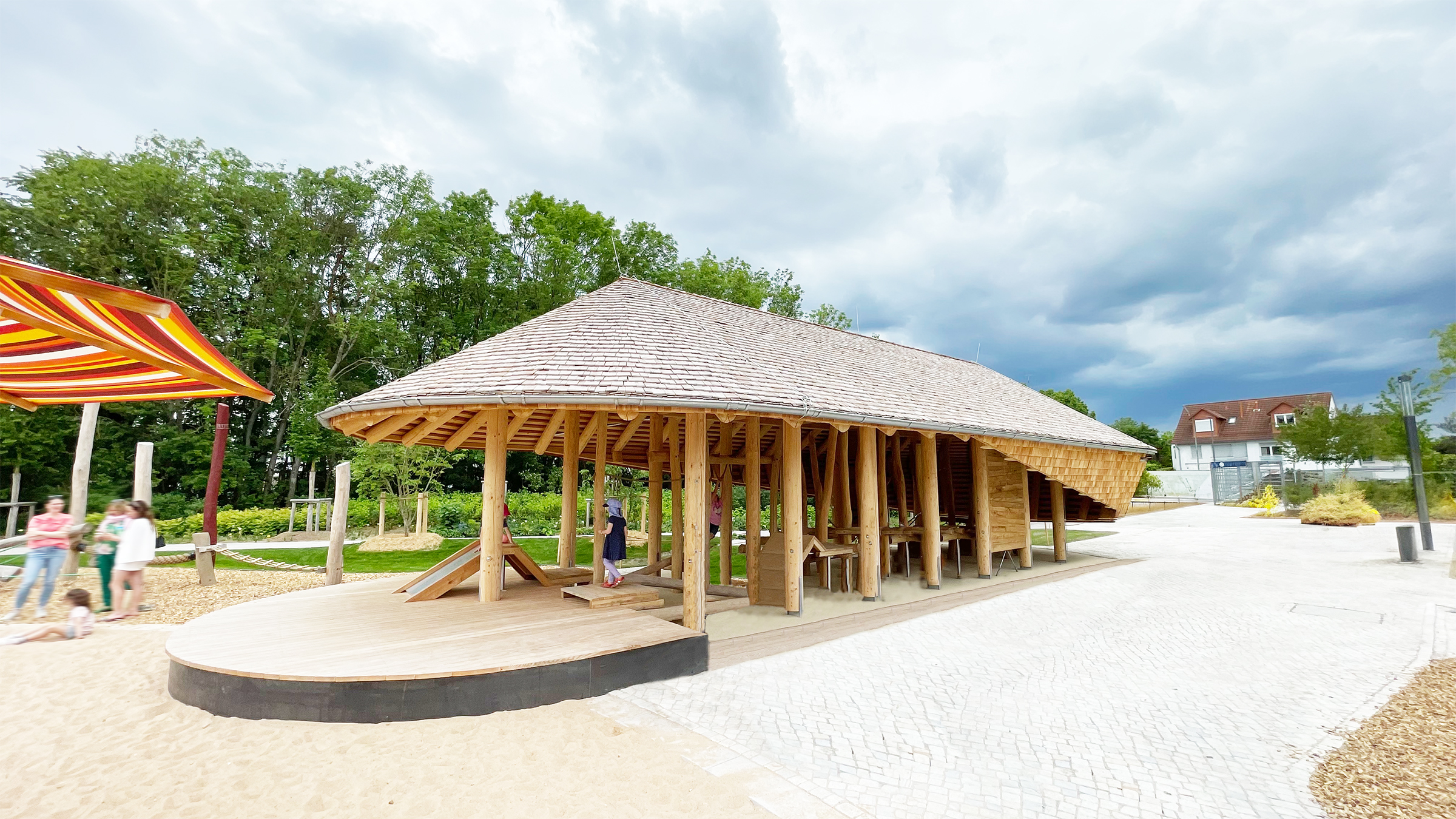 Langhaus der Landesgartenschau Kirchheim 2024 | Blick in Spiellandschaft